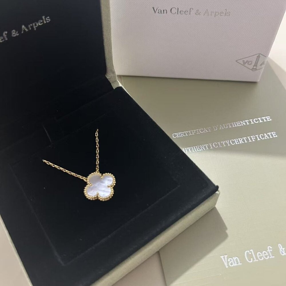 ✅Van Cleef & Arpels 18k gold pearl mother-of-pearl necklace
